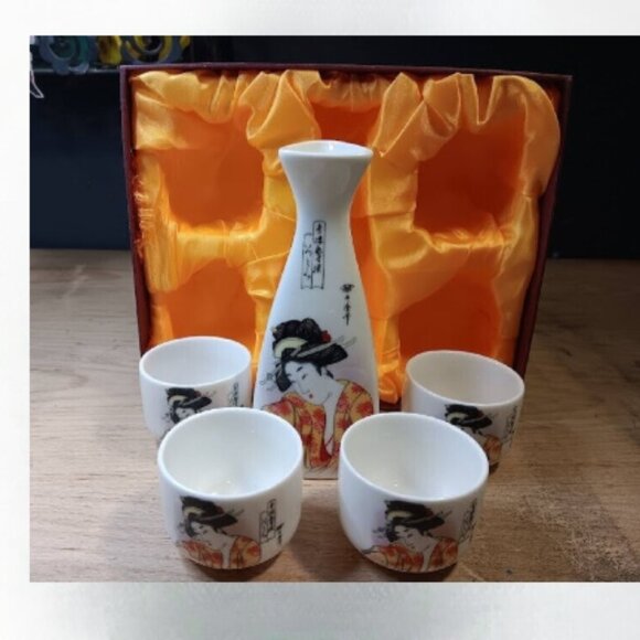 Ceramic Japanese 5 piece sake set new in box - Picture 3 of 5